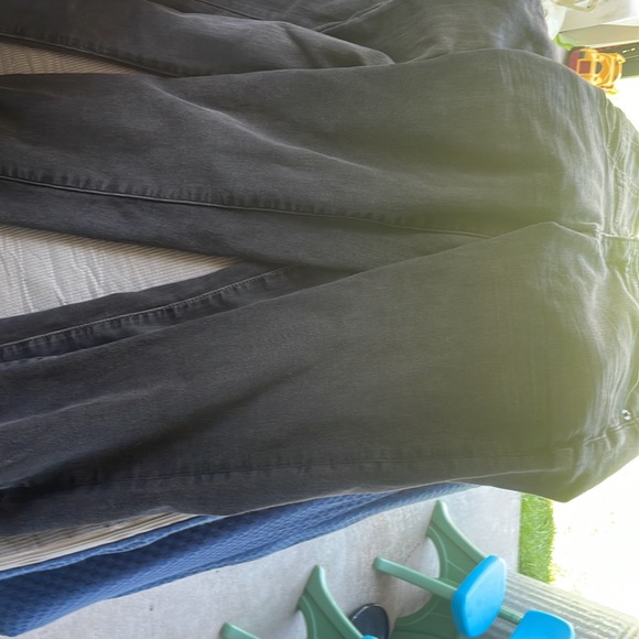 No boundaries size 5 black jean capris - Picture 2 of 3